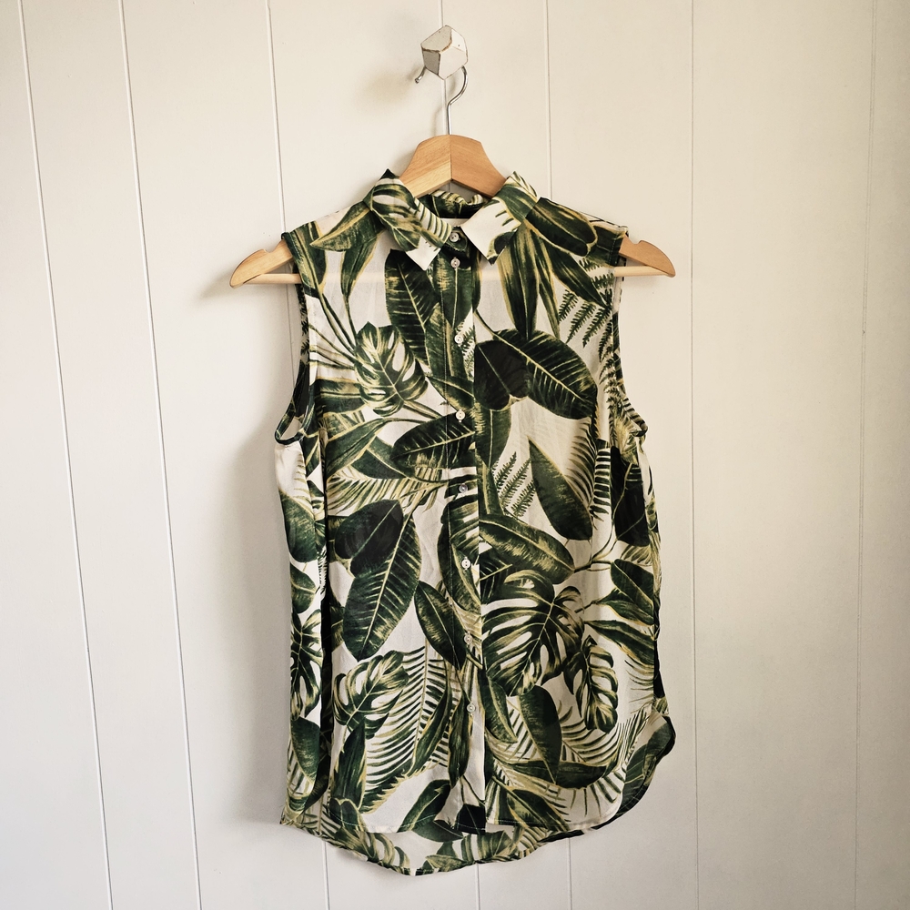 ☆ H&M Tropical Leaf Print Blouse